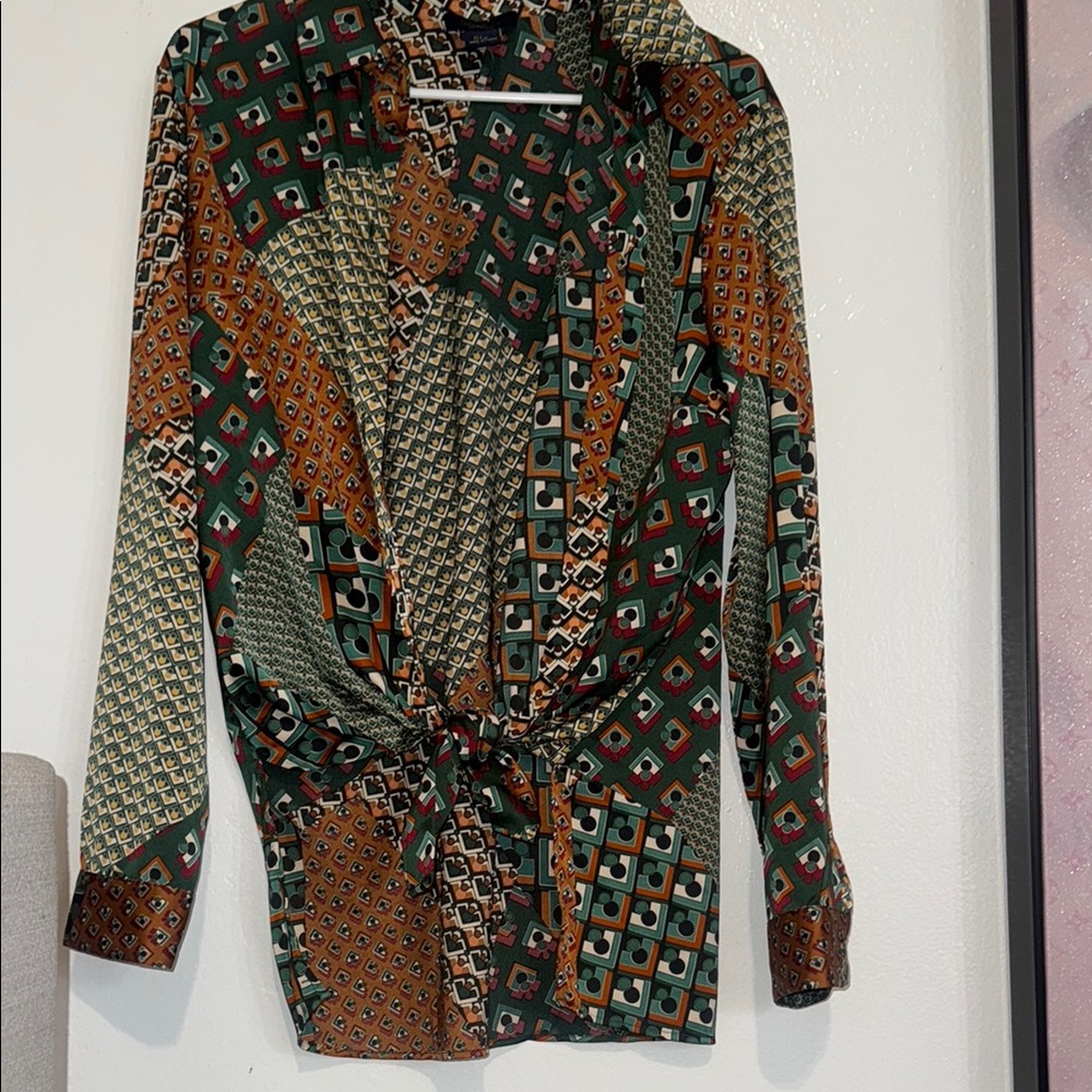 NEW  Geometric Print Blouse